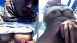 Gadis Berjilbab Cantik Yang Liar Dan Menggoda