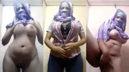Ibu Berkerudung Dengan Payudara Besar Yang Menggairahkan Dan Menggoda