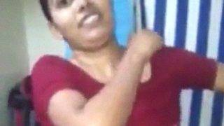 Video Gadis Andhra Telanjang Sedang Berdandan