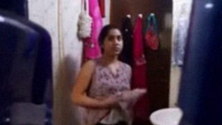 Video Tersembunyi Desi Bhabhi Mandi Telanjang