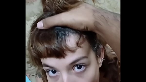 Novinha Apertada Sofre Gemendo Escondido Pro Meio-irmão No Quarto
