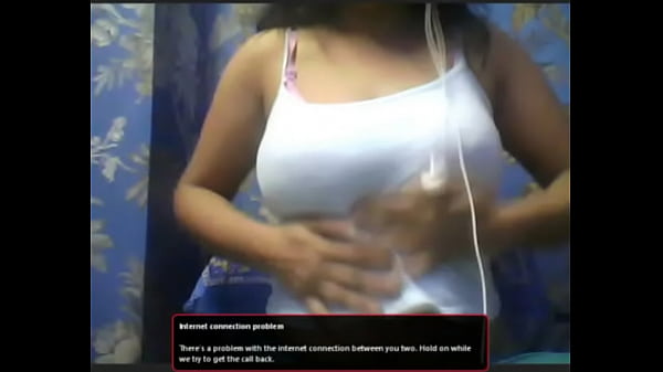 Tante India Tampilkan Payudara Panas Di Kamera Hindi