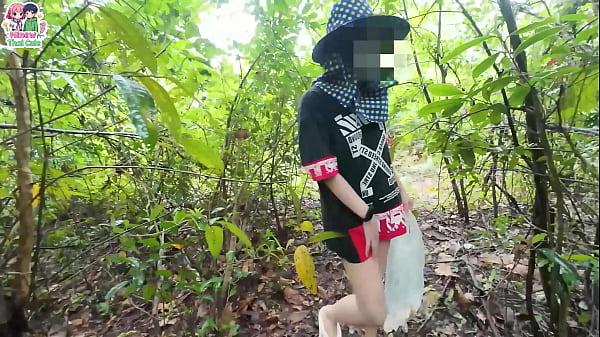 สาวไทยใจกล้าโชว์หีเปลือยริมถนนทุ่งนาสุดร้อนแรง