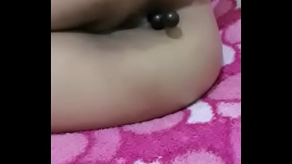Mainin Dildo Pantat Dan Bola-bola Getar