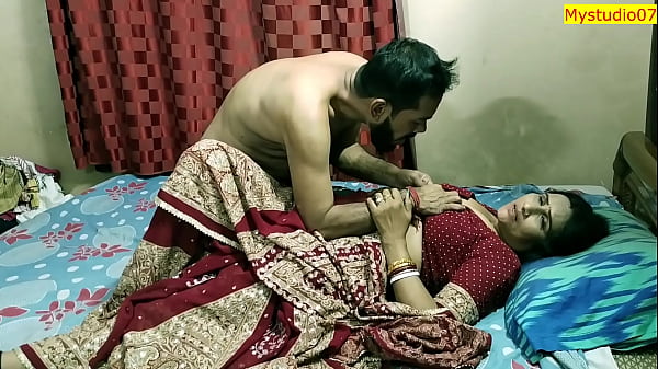 Bhabhi India Yang Seksi Menggoda Teman Suami Dengan Adegan Panas Dan Suara Seru Dalam Bahasa Hindi!