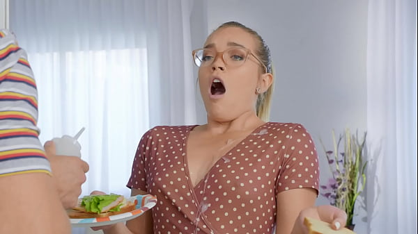 Dia Suka Diterjang Di Dapur / Adegan Panas Dari Brazzers