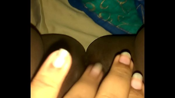 Gadis Desi Menggoda Dirinya Sendiri Dengan Nafsu Membara