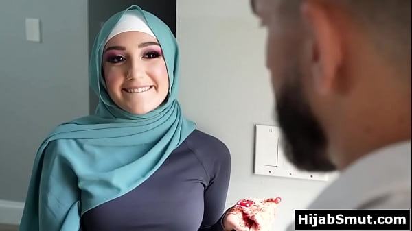 Gadis Muslimah Yang Diperkaya Ilmu Batin Oleh Pelatih Sepak Bolanya