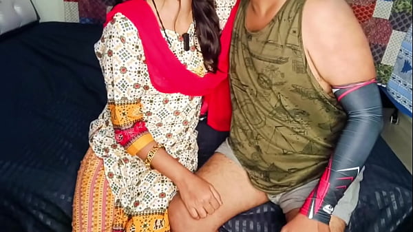 Mami Ko Paise Kamane Ka Asan Tarika Batane Ke Baad Bhanje Ne Uski Chudaai Ki