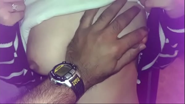 Payudara Desi Diremas Dengan Nafsu