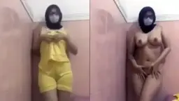 Jilbab Kuning Terbuka, Tubuh Mulus Menggoda
