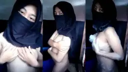 Tya Mandi Telanjang Dengan Jilbab Hitam Yang Menggoda