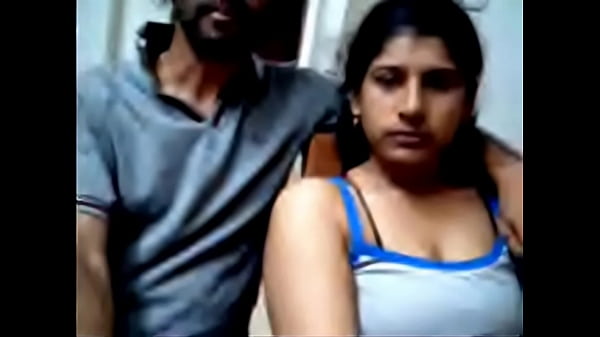 Pasangan Desi Gemar Memamerkan Tubuh Panas Mereka Di Depan Webcam