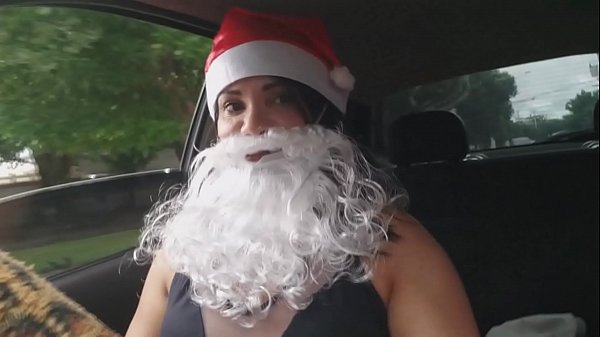 Bianca Pergi Untuk Melayani Sinterklas Dan Malah Terperosok Ke Dalam Kalkun Natal.