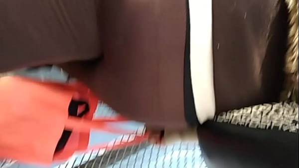 Madam Dengan Pantat Montok Berangkat Kerja