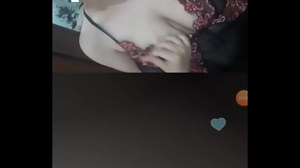 Menggoda Di Depan Kamera Live Dengan Penuh Gairah