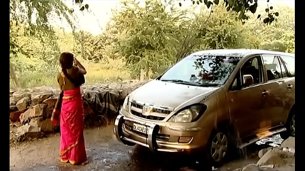 Bhabhi Desa India Mandi Mobil Dengan Gaya Yang Menggoda… Adegan Eksklusif Tak Terpotong… Wajib Ditonton!