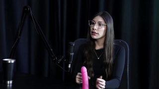 Melina Khalifa: Terkekang Di Rumah, Berahi Di Ranjang, Lihat Aksi Ganasnya Di Sheer/red