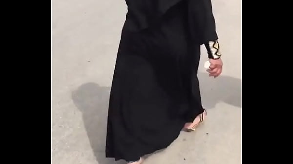 Gadis Muda Cantik Dengan Tubuh Seksi Dan Payudara Montok