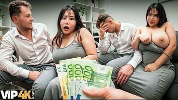 Malam Ini, Hidangan Spesialnya Adalah Pribadi Asia Yang Lezat Dan Basah.