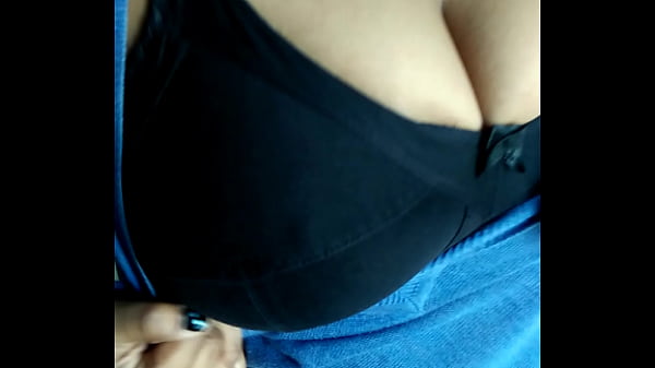 Payudara Desi Yang Menggoda Terpapar Dengan Sensual