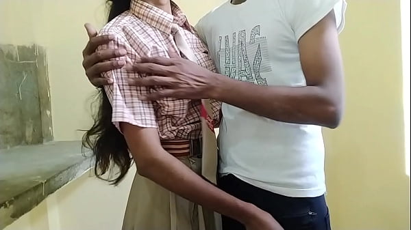 Mahasiswa Desa India Menggoda Pacar Sekolahnya Yang Berusia 18 Tahun Dengan Penuh Gairah