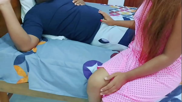 Saat Istri Sibuk Di Kantor, Ibu Mertuaku Yang Seksi Mengobati Sakitku Dengan Cara Yang Tak Terduga