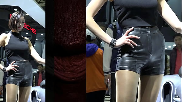 Gadis Tionghoa Menggoda Dalam Celana Panas Kulit Yang Menggoda