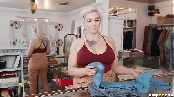 Panggilan Mesum Di Butik Seksi – Christie Stevens Dan Laney Grey / Tonton Full Di Brazzers