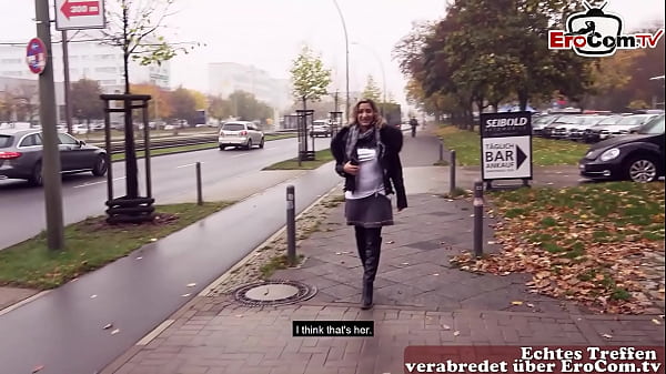 Gadis Turki Jerman Yang Masih Belia Digiring Ke Pertemuan Seks Vulgar Di Jalanan Terbuka
