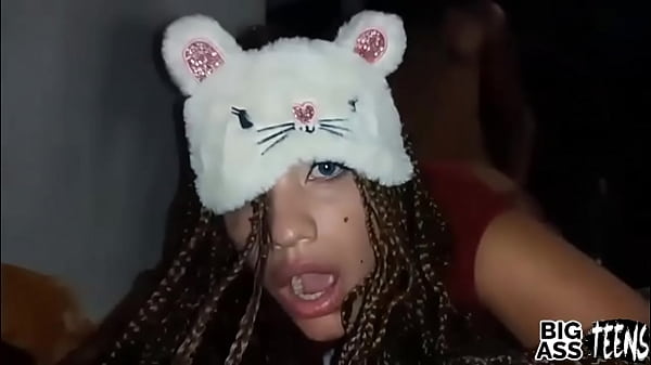 Lubang Pantatku Menanti Muncratan Sperma Panas – Ayah Tiri Beruntung Menggila Di Pantat Besar Putri Tirinya