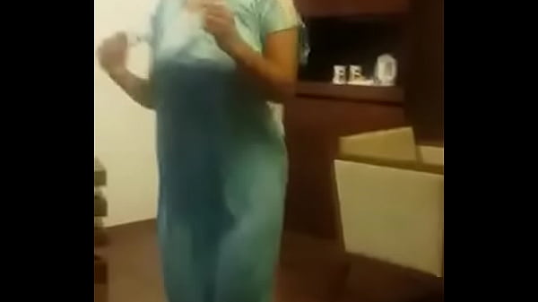 Tarian Menggoda Desi 01