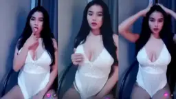 Gadis Cantik Dengan Payudara Montok Dan Puting Yang Menggoda