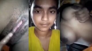 Gadis India 19 Tahun Mengoceh Liar Sambil Jari-jari Basah Merangsang Memeknya