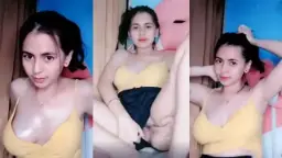 Gadis Setan Alias Bie Menggoyangkan Pantatnya Yang Menggoda