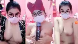 Pamer Tubuh Sheila Tanpa Busana