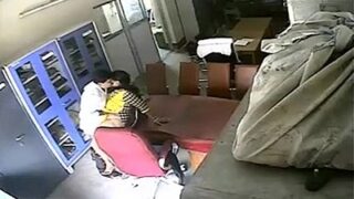 Pegawai Pemerintah Beraksi Mesra Di Kantor Dalam Video Panas Tamil