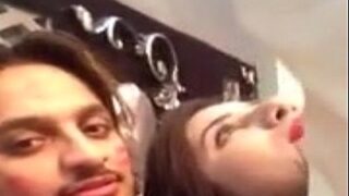 Pria Bangladesh Pamer Payudara Besar Pacarnya Di Depan Kamera