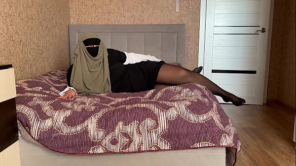 Khalifa Turki Wawancara Di Casting Porno, Berakhir Dengan Sperma Memenuhi Vaginanya