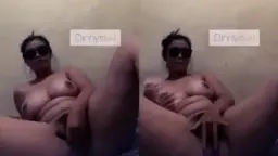 Dinny Ngentot Pake Pulpen Colok Memek Sampai Banjir