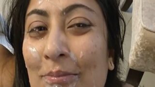 Pria Ngewe Dikepong Dan Crot Di Muka Cewek Murahan