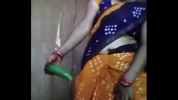 Tante Desi Main Timun Sampai Basah Kuyup