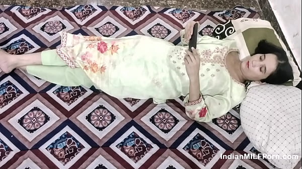 Cewek India Nonton Bokep Di Hp, Akhirnya Digebukin Habis Sama Kakak Tiri – Suara Hindi
