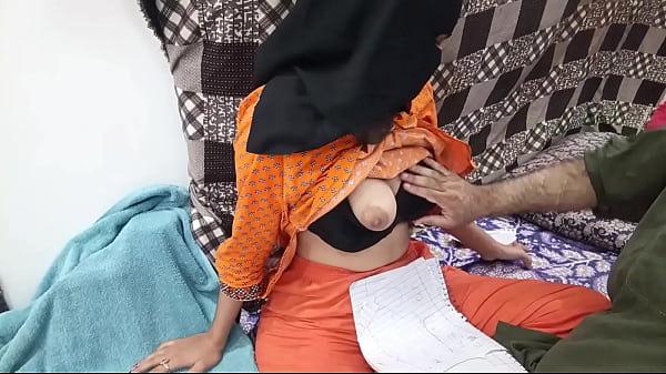 Gadis Pelajar Berhijab Digitui Guru Lesnya Yang Nakal