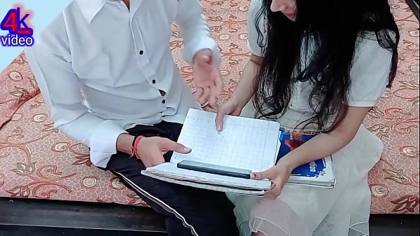 Cewek Kuliahan India Desi Lagi Mainin Kontol Sambil Ngomong Hindi Jorok