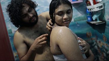 Cewek India Mandi Air Panas, Adik Tiri Bikin Greget