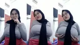 Acha Pake Jilbab Tapi Toket Gede Montok Bikin Ngiler.
