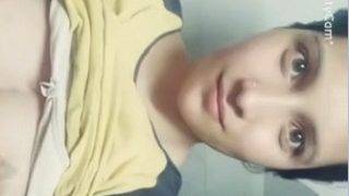 Beena Gadis Kashmir Pamer Selfie Bugil Bikin Makin Menggoda