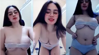 Tante Inem Toge Montok Goyang Panas Di Depan Kamera, Bikin Ngiler!