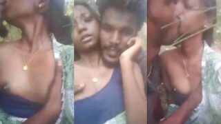 Tonton Video Mesum Pasangan Desi Di Semak-semak, Ngentot Liar Di Luar Ruangan